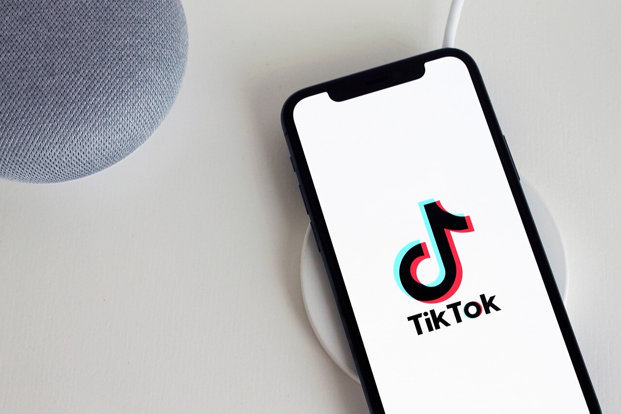 Maximiza tu alcance en TikTok: hashtags clave para promocionar tus libros